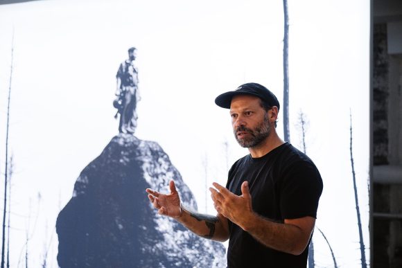 Le photographe québécois Charles-Frédérick Ouellet  membre du jury Amérique du Nord et Centrale